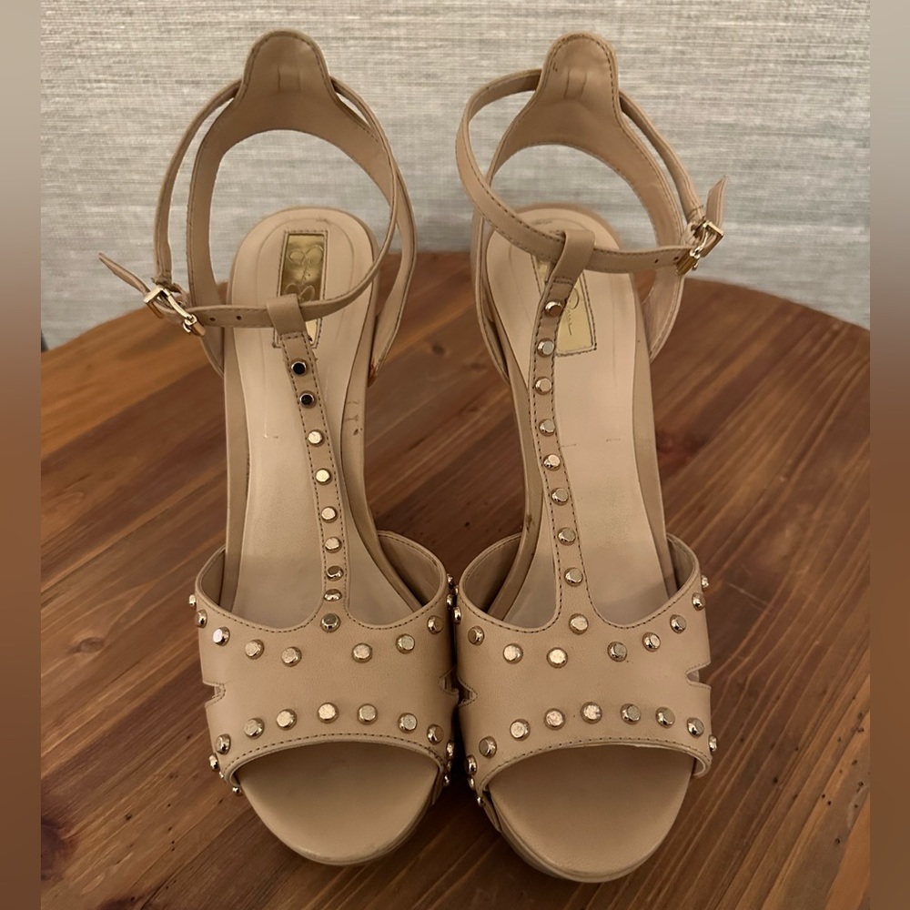 Jessica Simpson 5-inch Wedge Sandals in Beige with Gold Details. Great Condition